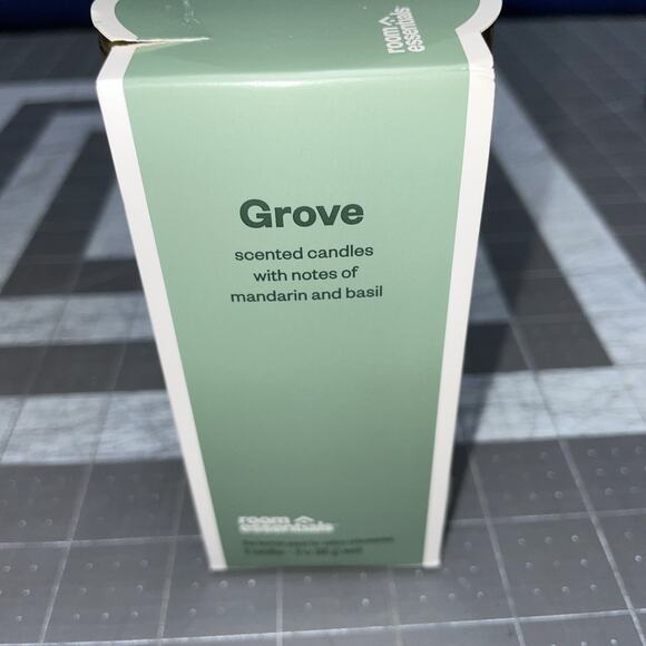 Room Essentials Grove Scented candle with notes of mandarin & basil (2 Candles) - Picture 3 of 3